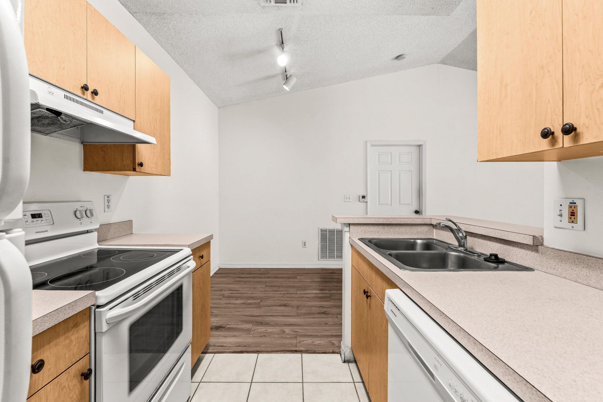 10336 Fox Trail Road S, Unit 1305, Royal Palm Beach, FL 33411 Photo