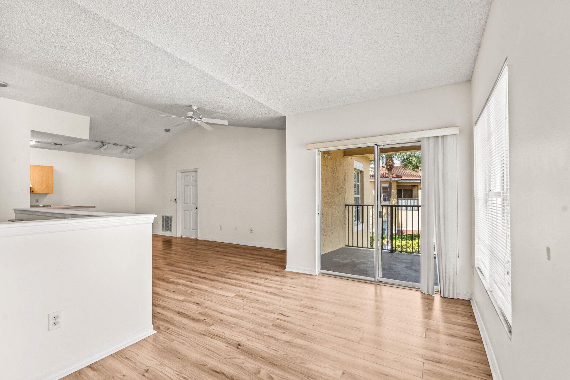 10336 Fox Trail Road S, Unit 1305, Royal Palm Beach, FL 33411 Photo