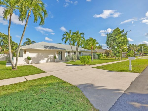 2512 SW 5th Street, Boynton Beach, FL 33435