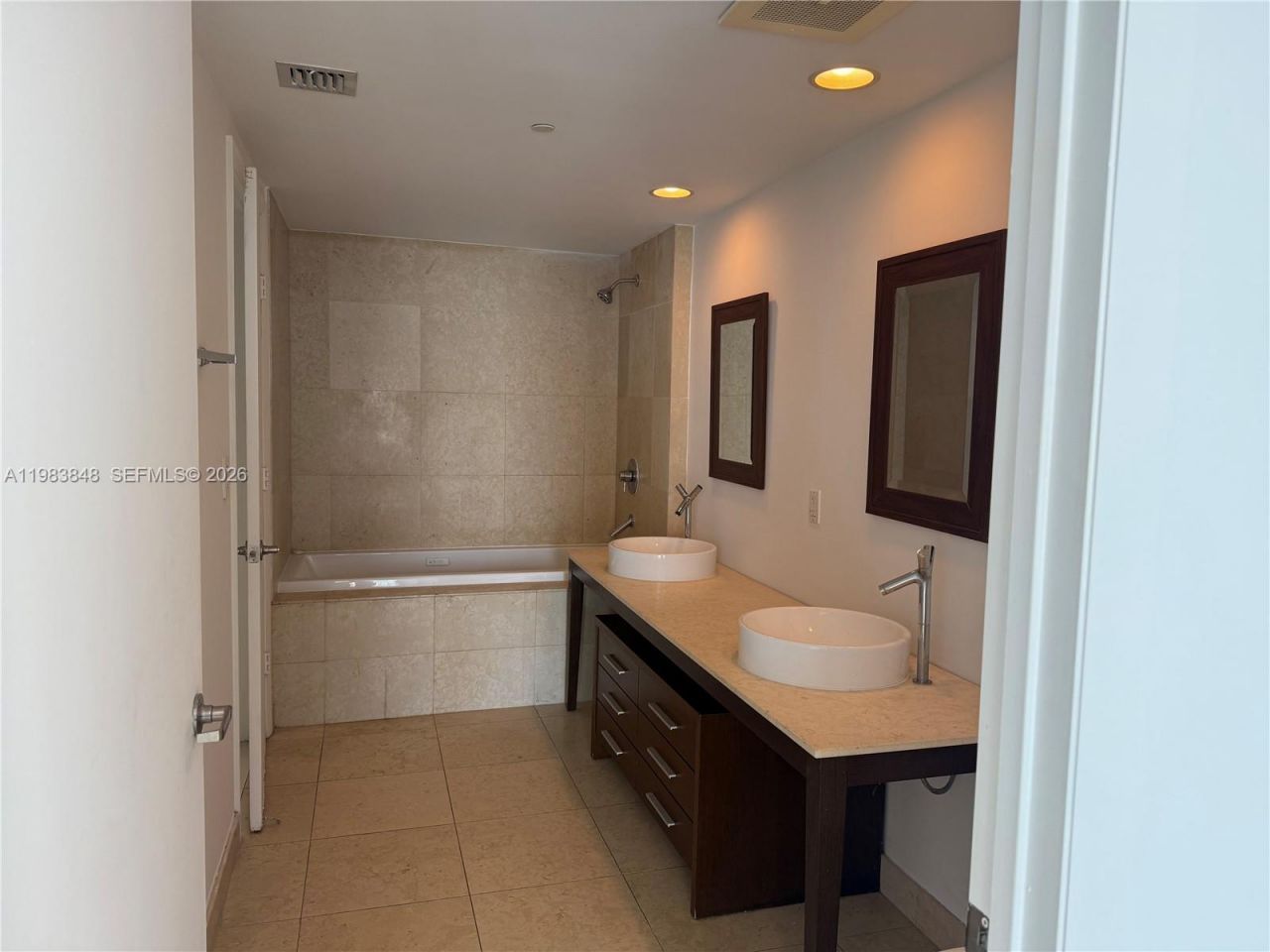 465 Brickell Ave , Unit 3906, Miami, FL 33131 Photo