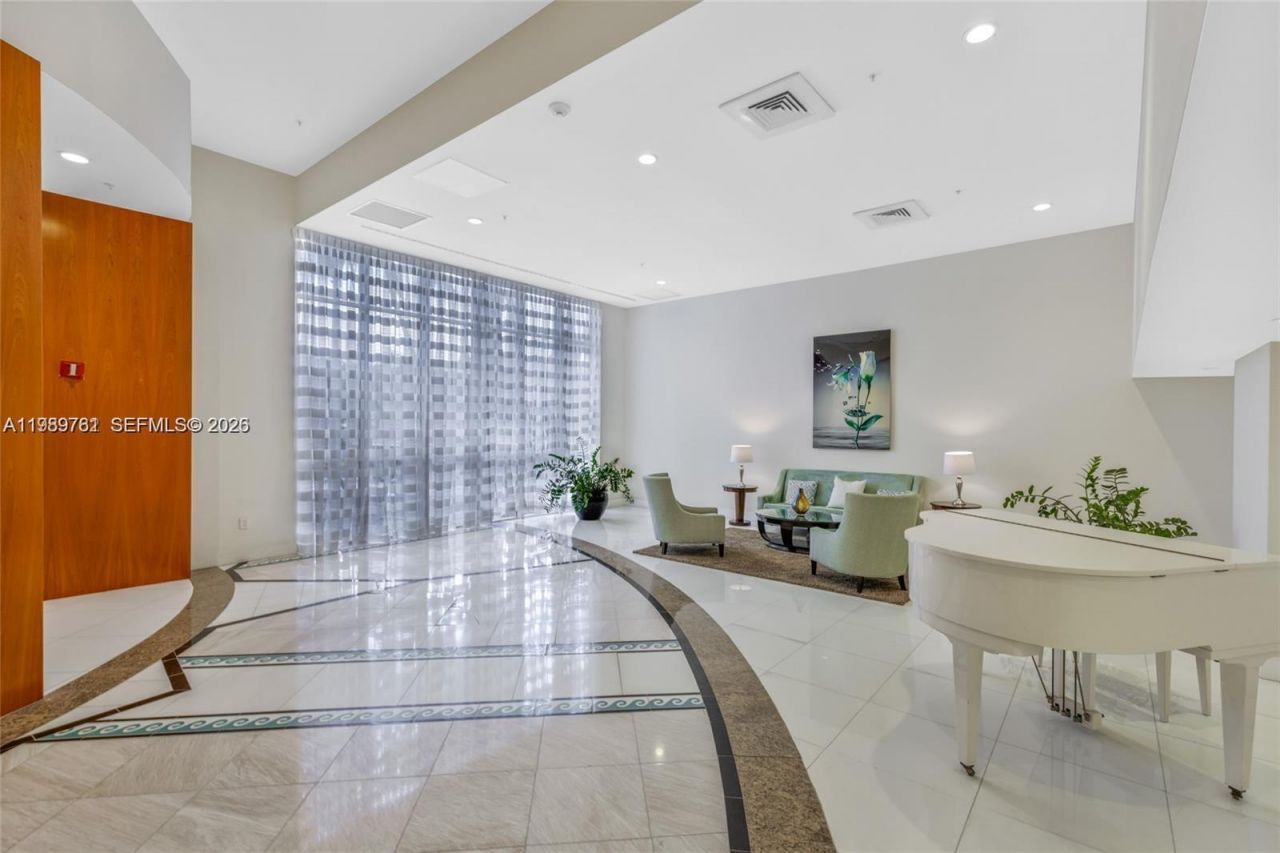 6301 Collins Ave , Unit 2804, Miami Beach, FL 33141 Photo