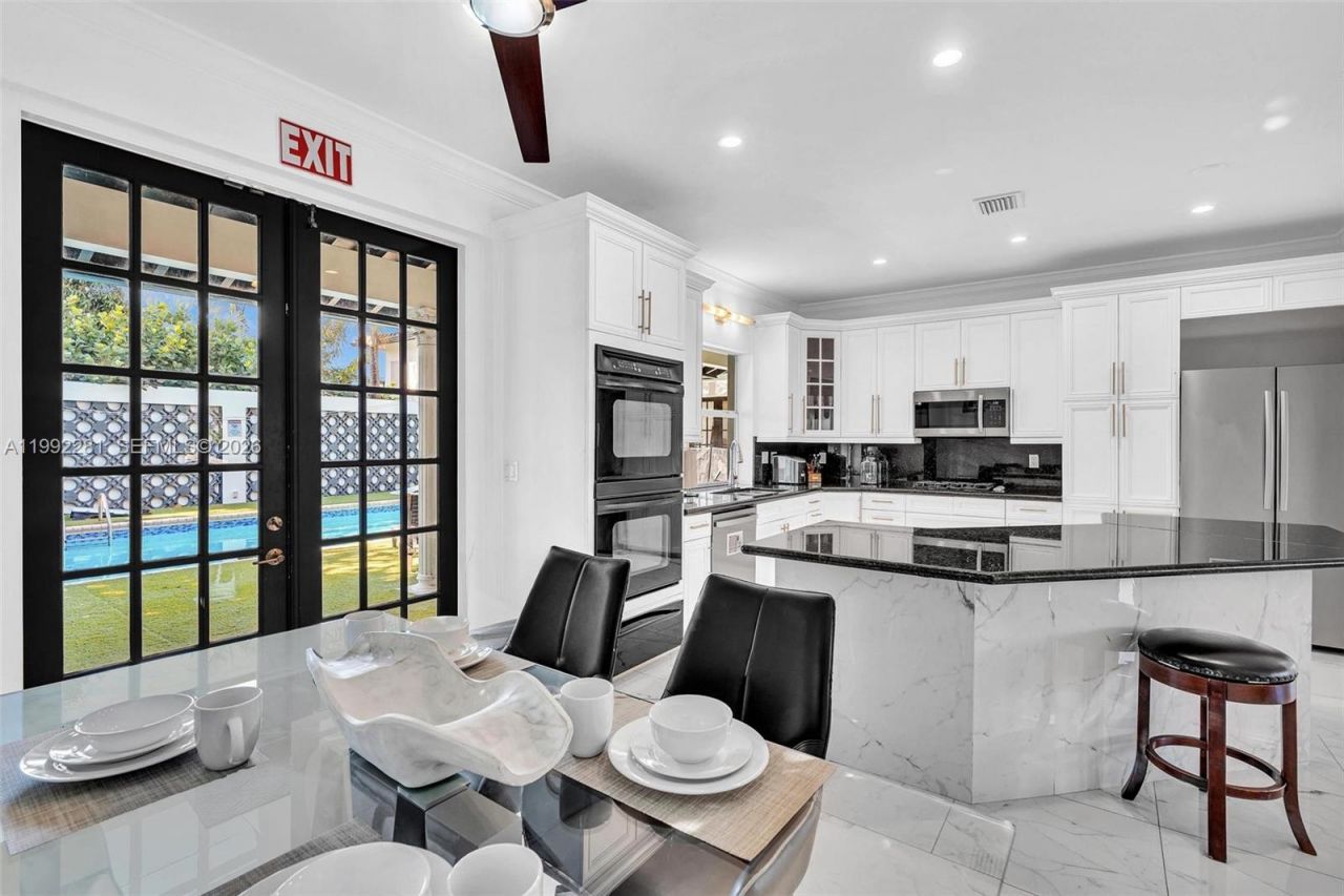 472 Sunset Dr , Hallandale Beach, FL 33009 Photo