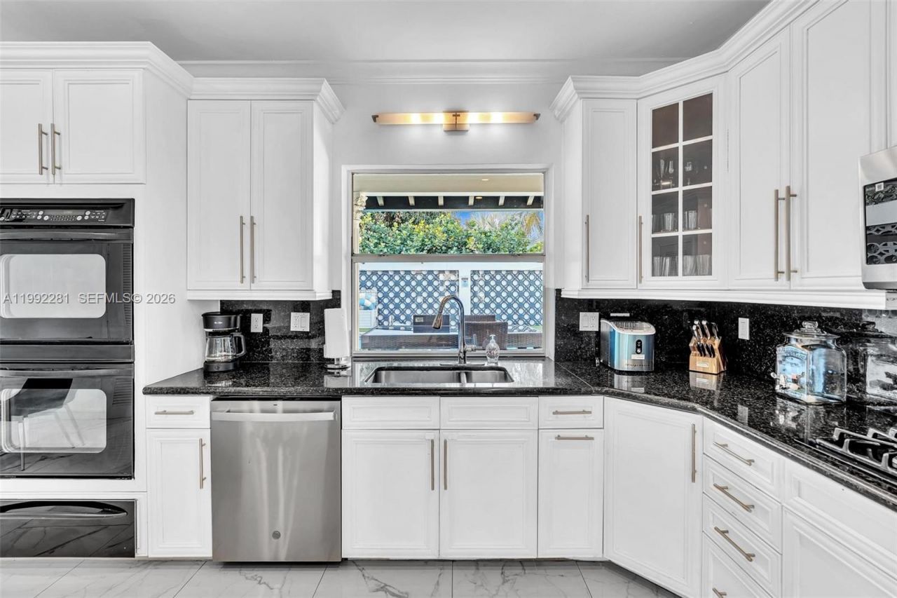 472 Sunset Dr , Hallandale Beach, FL 33009 Photo