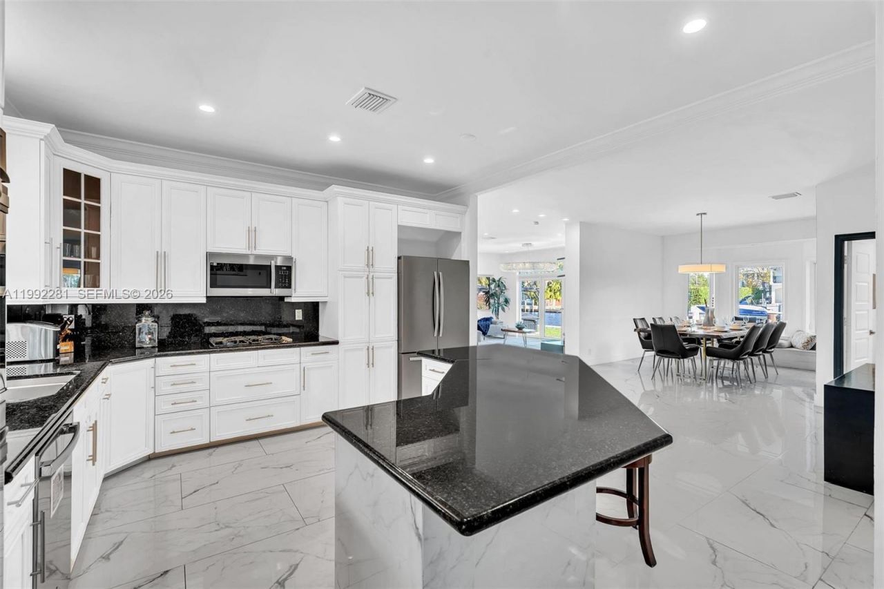 472 Sunset Dr , Hallandale Beach, FL 33009 Photo