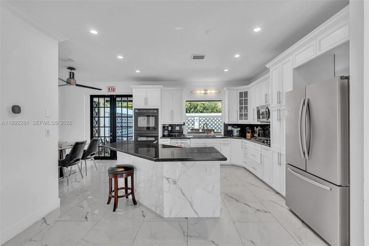 472 Sunset Dr , Hallandale Beach, FL 33009 Photo