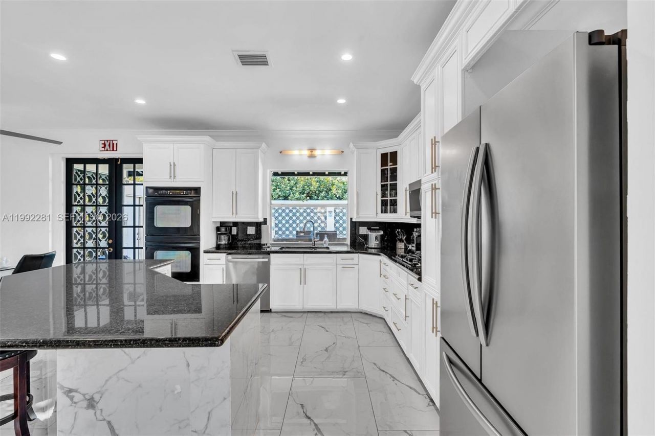 472 Sunset Dr , Hallandale Beach, FL 33009 Photo