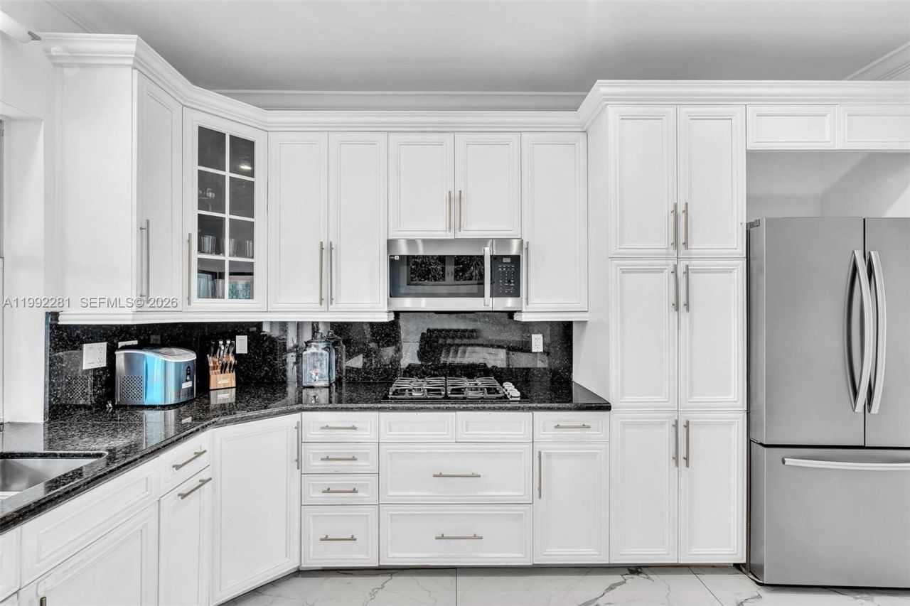 472 Sunset Dr , Hallandale Beach, FL 33009 Photo