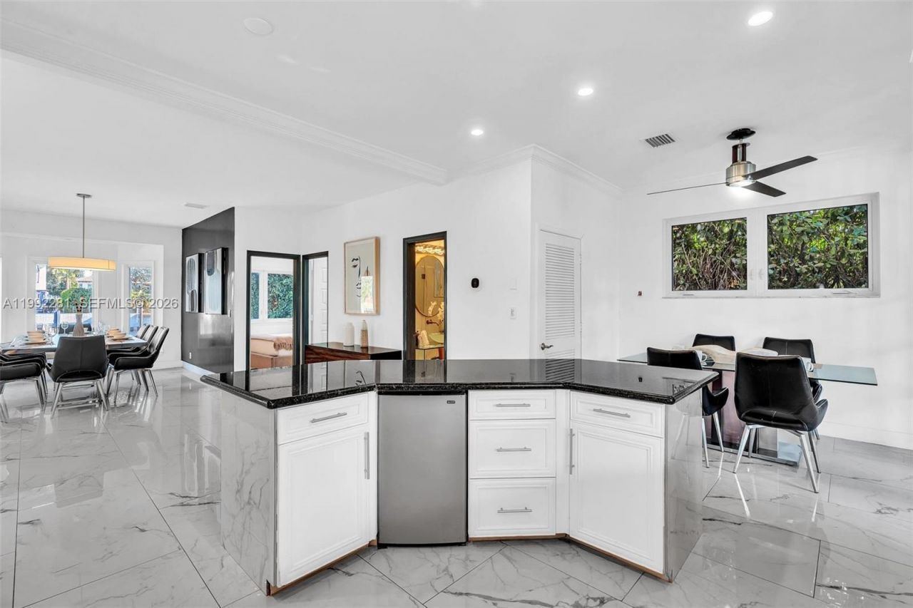 472 Sunset Dr , Hallandale Beach, FL 33009 Photo