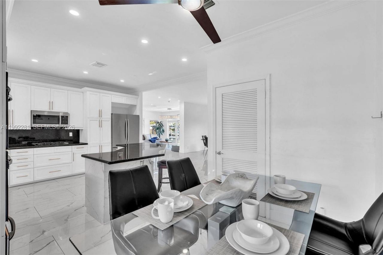 472 Sunset Dr , Hallandale Beach, FL 33009 Photo