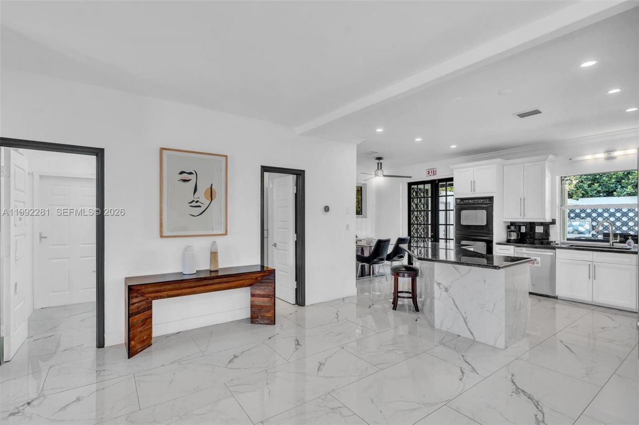 472 Sunset Dr , Hallandale Beach, FL 33009 Photo