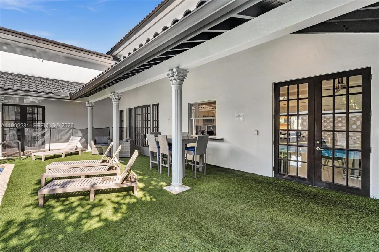 472 Sunset Dr , Hallandale Beach, FL 33009 Photo