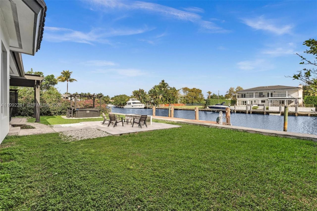 472 Sunset Dr , Hallandale Beach, FL 33009 Photo