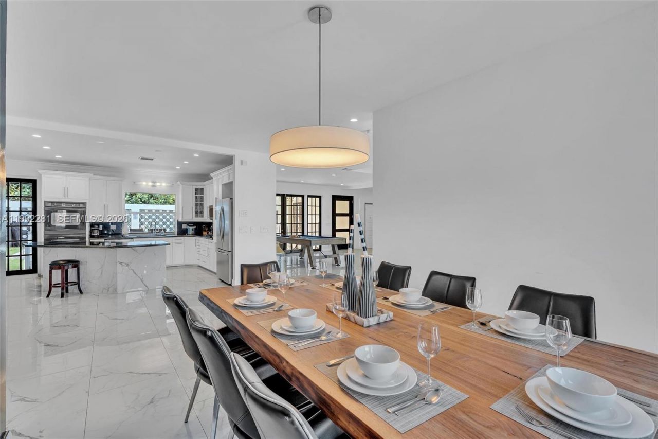 472 Sunset Dr , Hallandale Beach, FL 33009 Photo