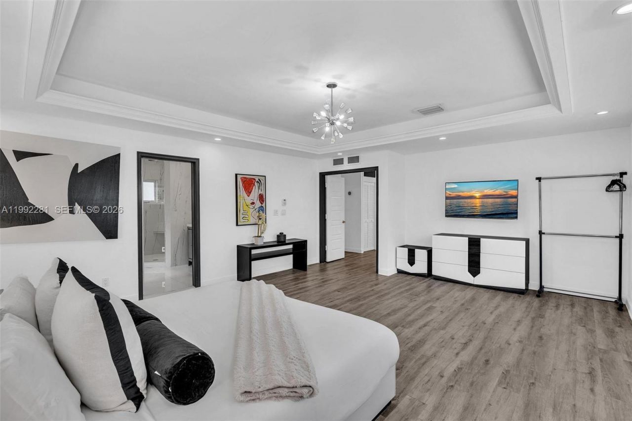 472 Sunset Dr , Hallandale Beach, FL 33009 Photo