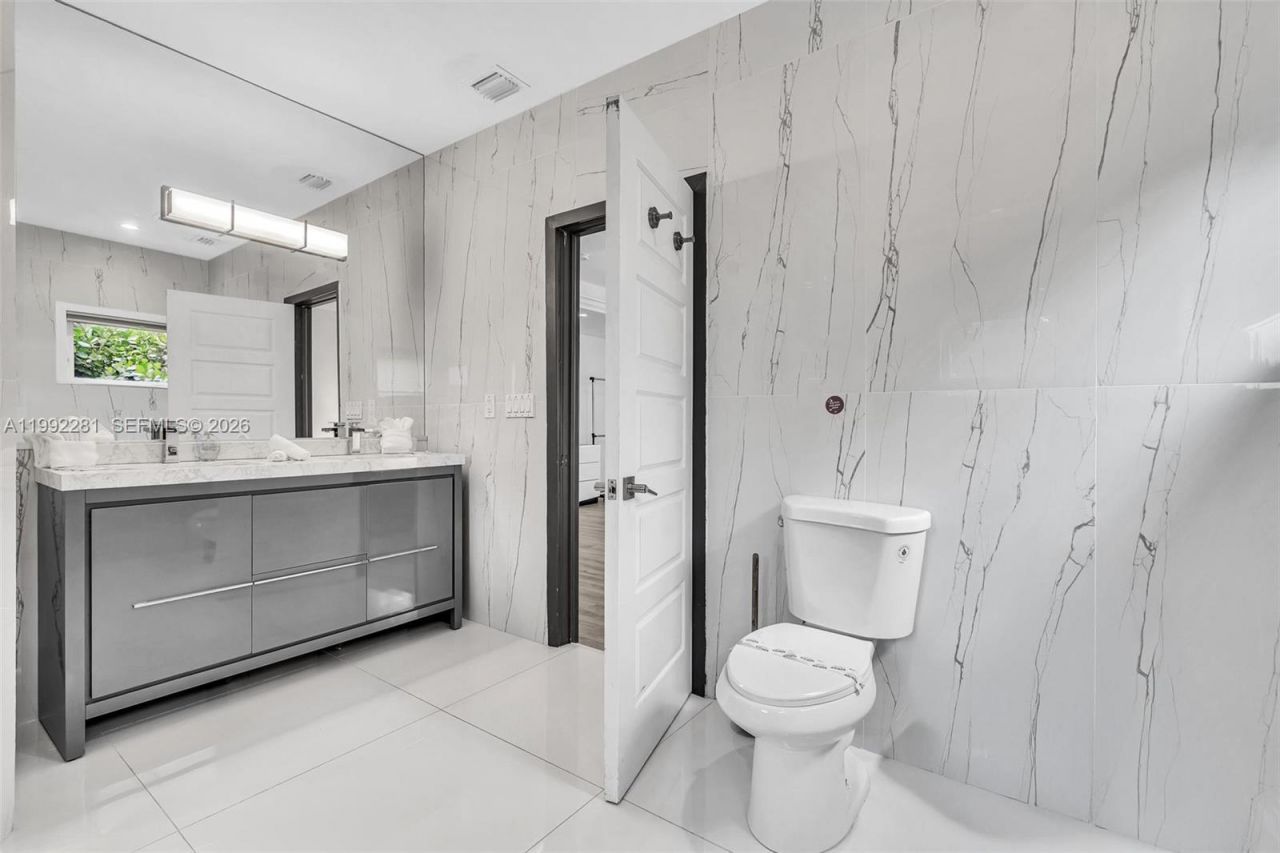 472 Sunset Dr , Hallandale Beach, FL 33009 Photo