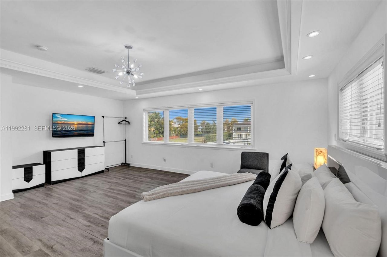 472 Sunset Dr , Hallandale Beach, FL 33009 Photo