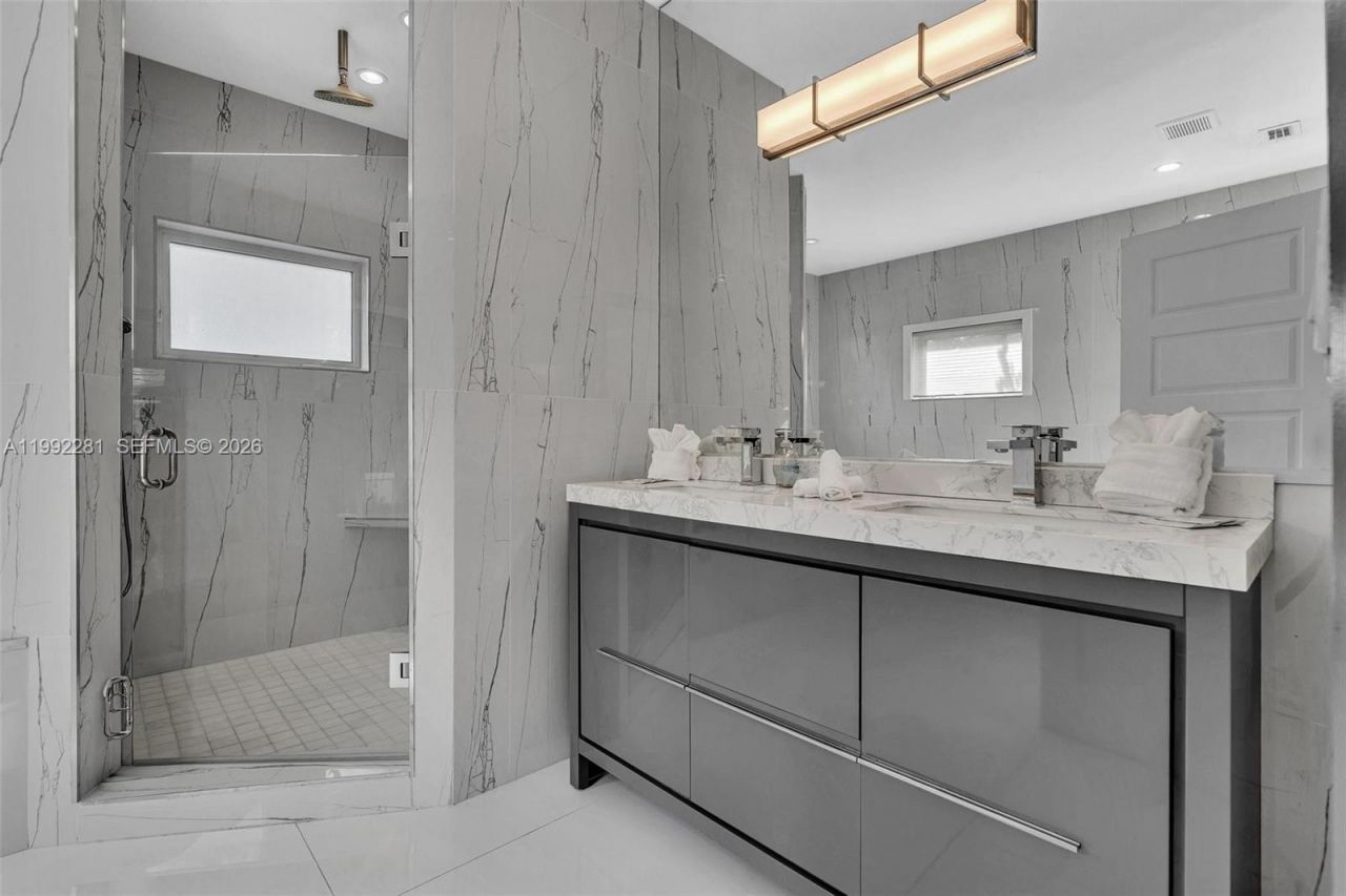 472 Sunset Dr , Hallandale Beach, FL 33009 Photo