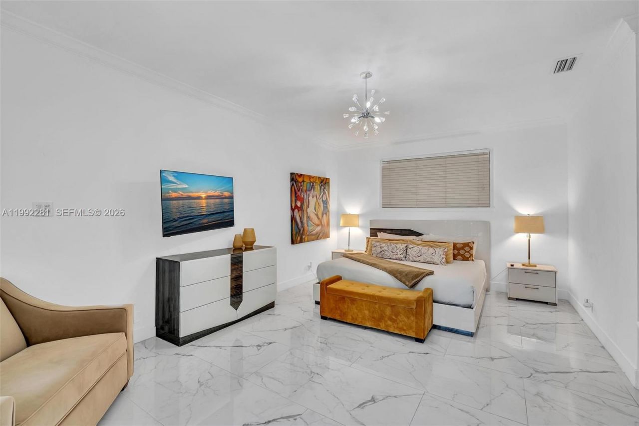 472 Sunset Dr , Hallandale Beach, FL 33009 Photo