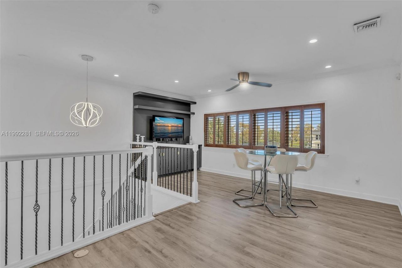 472 Sunset Dr , Hallandale Beach, FL 33009 Photo