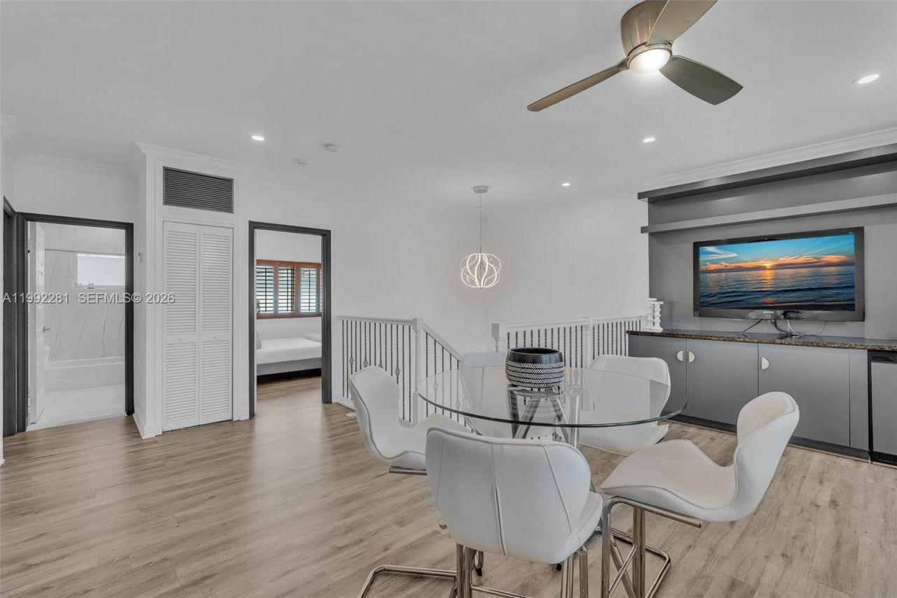 472 Sunset Dr , Hallandale Beach, FL 33009 Photo