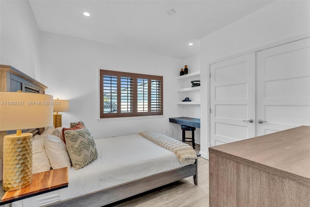 472 Sunset Dr , Hallandale Beach, FL 33009 Photo