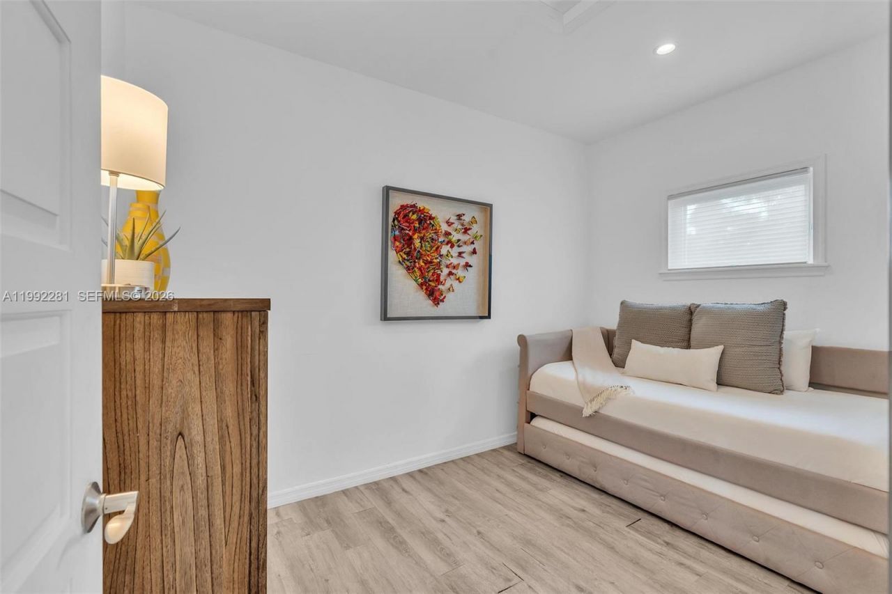 472 Sunset Dr , Hallandale Beach, FL 33009 Photo