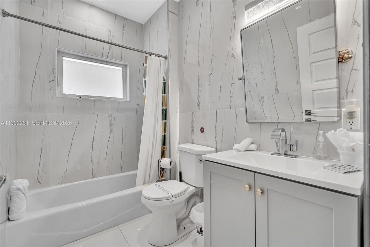 472 Sunset Dr , Hallandale Beach, FL 33009 Photo