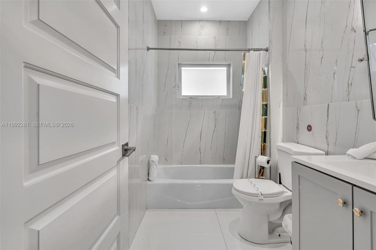 472 Sunset Dr , Hallandale Beach, FL 33009 Photo