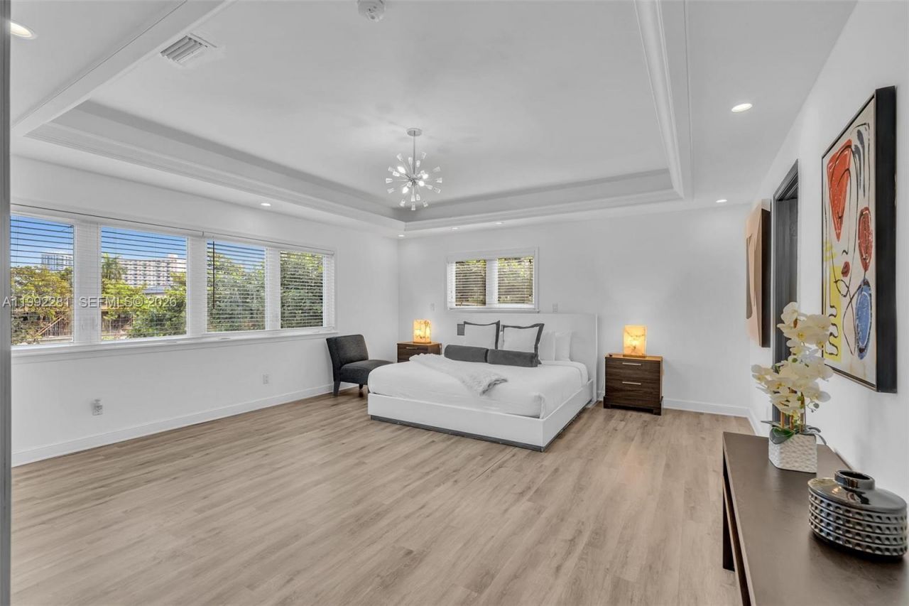 472 Sunset Dr , Hallandale Beach, FL 33009 Photo