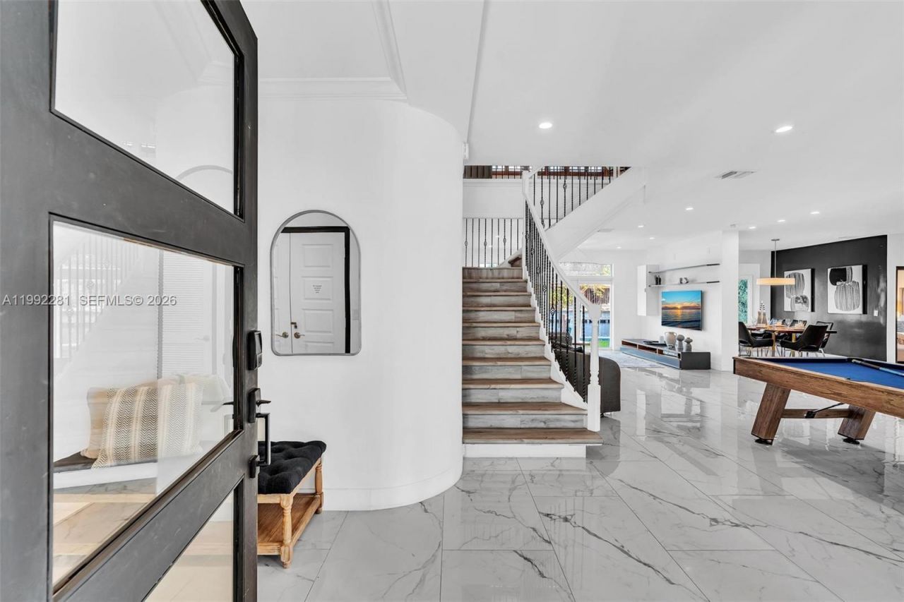 472 Sunset Dr , Hallandale Beach, FL 33009 Photo