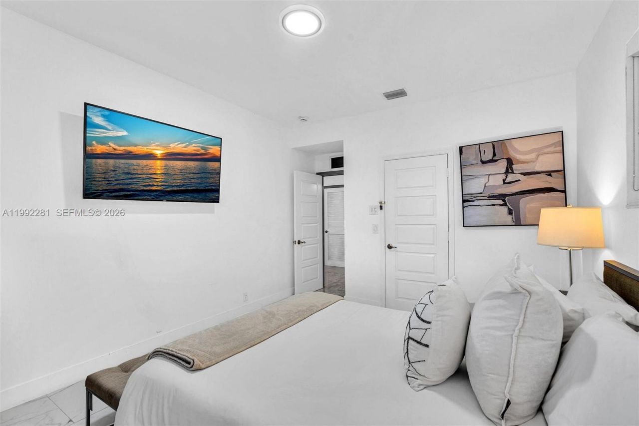 472 Sunset Dr , Hallandale Beach, FL 33009 Photo