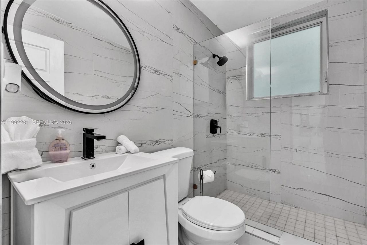 472 Sunset Dr , Hallandale Beach, FL 33009 Photo