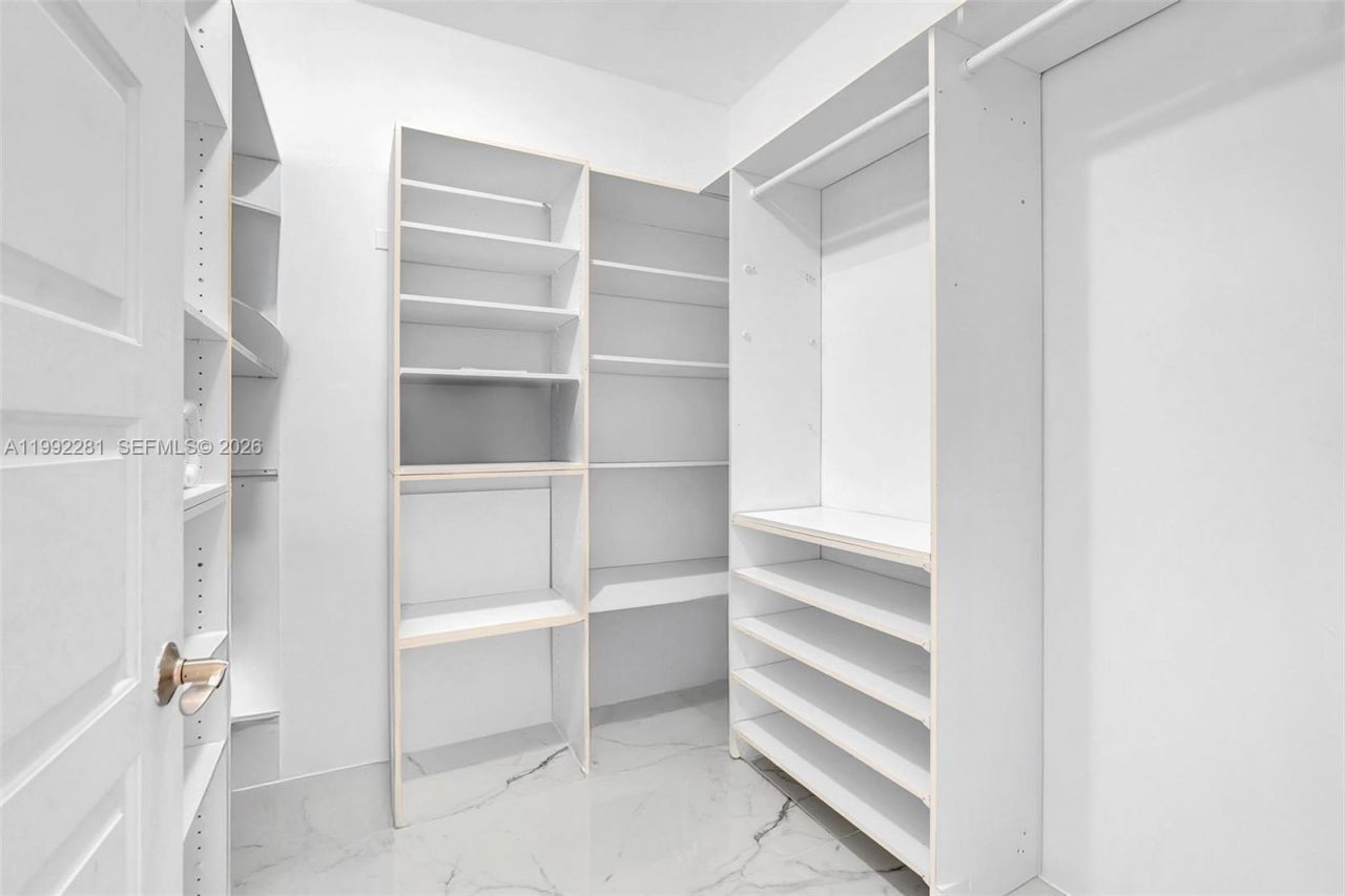 472 Sunset Dr , Hallandale Beach, FL 33009 Photo