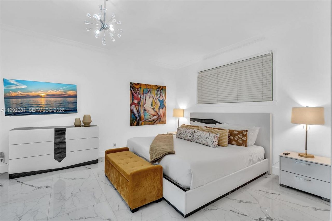 472 Sunset Dr , Hallandale Beach, FL 33009 Photo