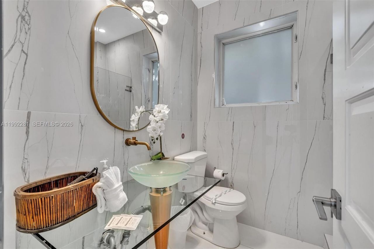 472 Sunset Dr , Hallandale Beach, FL 33009 Photo