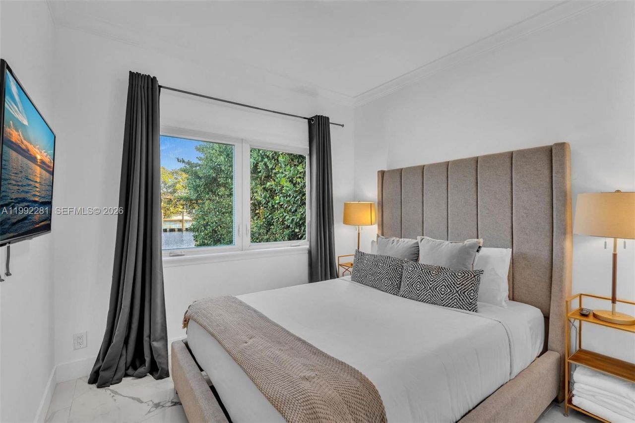 472 Sunset Dr , Hallandale Beach, FL 33009 Photo