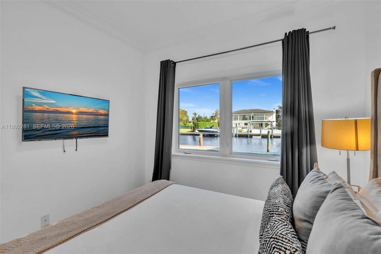 472 Sunset Dr , Hallandale Beach, FL 33009 Photo