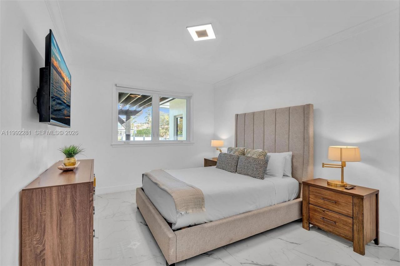 472 Sunset Dr , Hallandale Beach, FL 33009 Photo