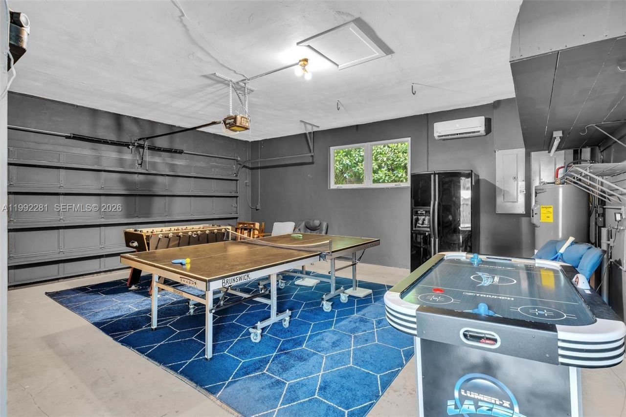 472 Sunset Dr , Hallandale Beach, FL 33009 Photo