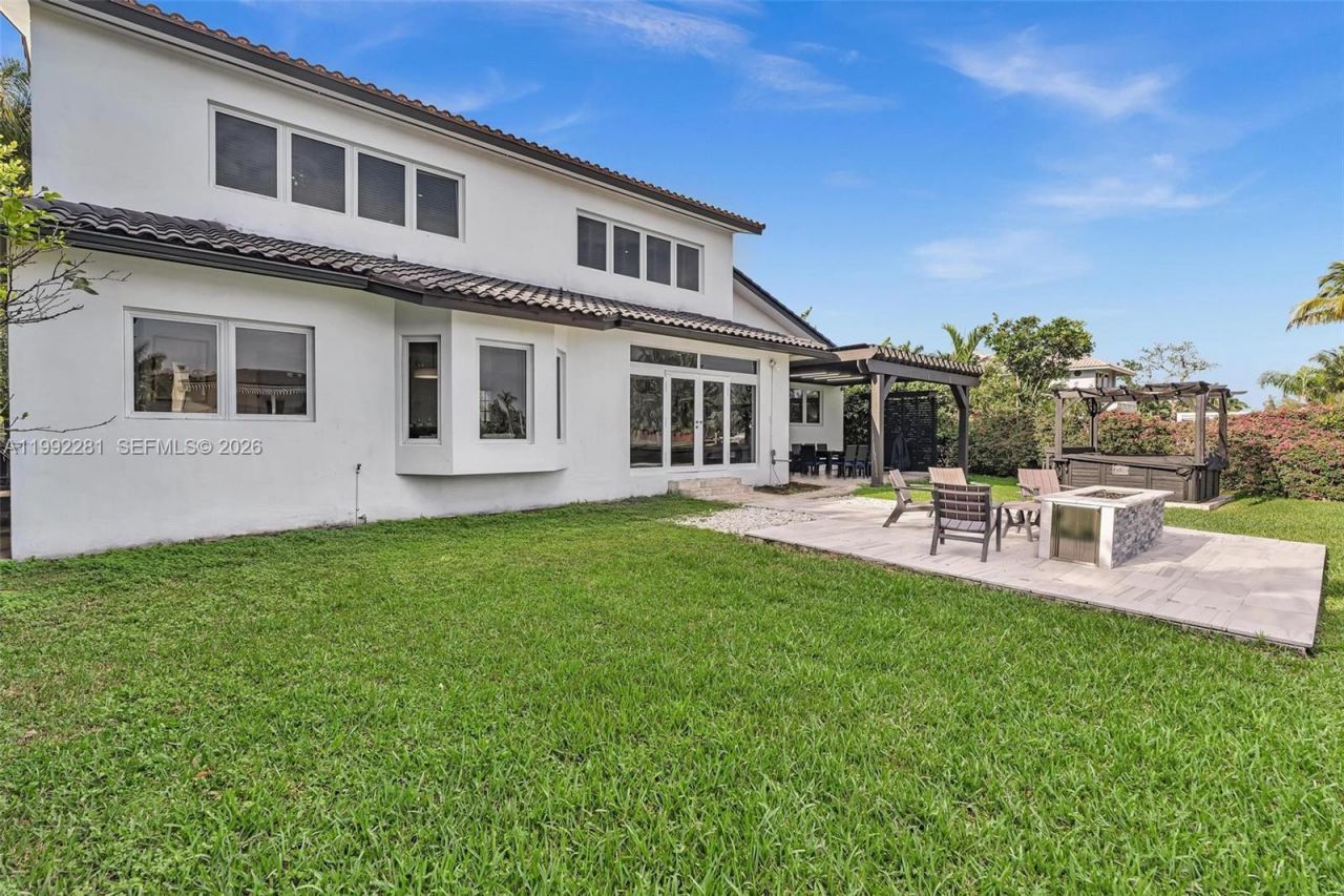 472 Sunset Dr , Hallandale Beach, FL 33009 Photo