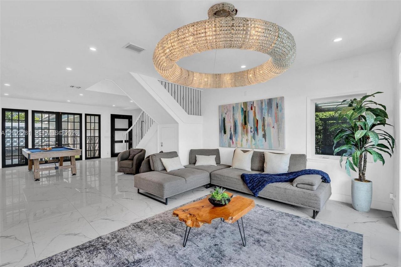 472 Sunset Dr , Hallandale Beach, FL 33009 Photo