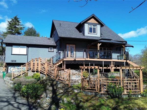 1298 Astoria St , Saanich, BC V8P 1W1