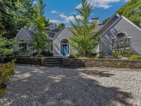 100 The Paddock Cir, Mashpee, MA 02649