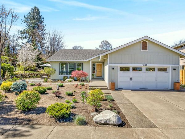 1057 Oak Knoll Drive, Ashland, OR 97520
