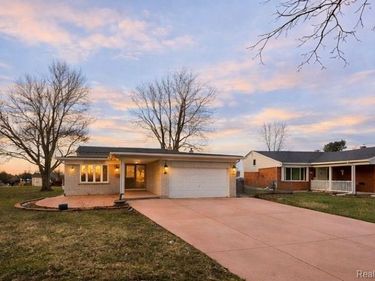32607 Lancaster Drive, Warren, MI 48088