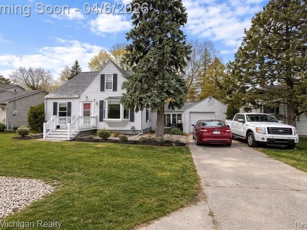 1224 W Bristol Road, Flint Twp, MI 48507