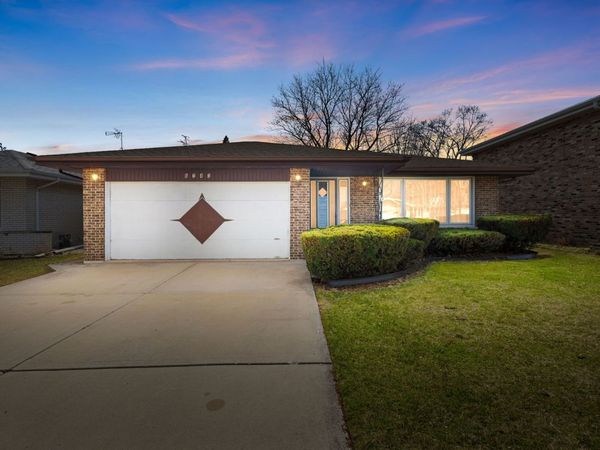 6743 W 89th Place , Oak Lawn, IL 60453