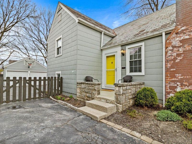 243 N Stanwood Road , Bexley, OH 43209 Photo 3