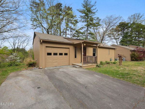 8709 Olde Colony Tr, Knoxville, TN 37923