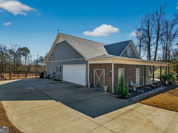 570 County Road 79, Roanoke, AL 36274